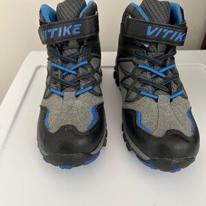 EUC-Nike Kids hiking Black and Blue Sneakers